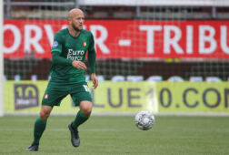 Gernot Trauner stoomt op met de bal