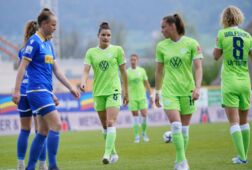 Vf L Wolfsburg in actie tegen Carl Zeiss Jena