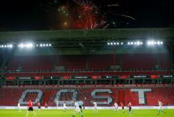 Vuurwerk boven het Philips Stadion bij PSV