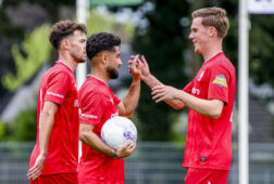 FC Twente viert de treffer van Naci Ünüvar tegen KSC Lokeren