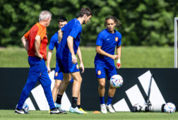 Xavi Simons op de training in Qatar