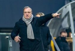 Dick Advocaat wijst