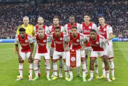 Ajax in actie tegen Napoli