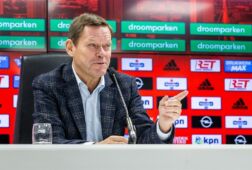 Frank Arnesen wijst