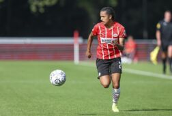 Esmee Brugts in actie namens PSV
