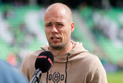 Danny Buijs voor de camera van ESPN