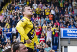 Jordy Buijs juicht na een treffer voor NAC Breda