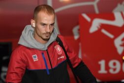 Vaclav Cerny bij de spelersbus van FC Twente