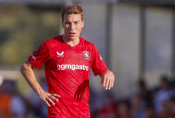 Carel Eiting in actie tijdens de voorbereiding van FC Twente