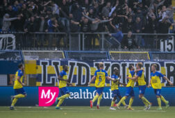 Feest bij SC Cambuur na een doelpunt