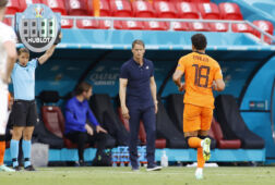 Frank de Boer wisselt Donyell Malen