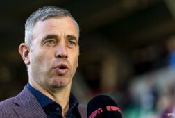 Hake staat ESPN te woord voorafgaand aan een wedstrijd