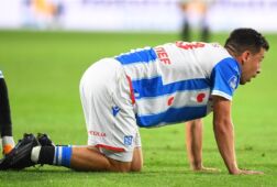Thom Haye op het gras in het Abe Lenstra Stadion