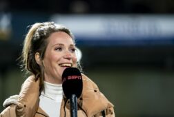 Hélène Hendriks lacht