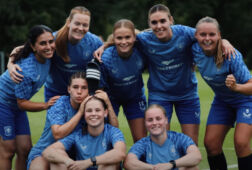 Het winnende team op een training van FC Twente