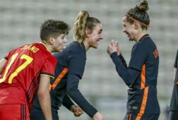Jill roord merel van dongen oranjeleeuwinnen belgie 602ecdfd421a3