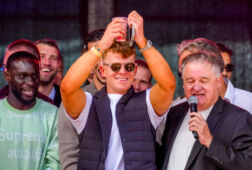 Ronald Koeman junior na de promotie van Telstar