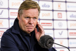 Ronald Koeman tijdens een persconferentie