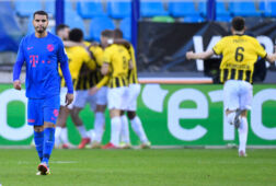 Adam Maher baalt na een goal van Vitesse