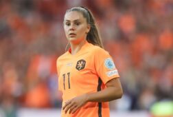 Lieke Martens in actie tegen Zweden