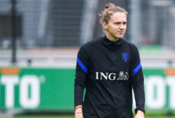 Vivianne Miedema tijdens de training van de OranjeLeeuwinnen