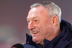 Ron Jans lacht