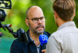 Gerard Nijkamp staat Rijnmond te woord