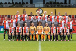 Op feyenoord teamfoto 610ea561af21f