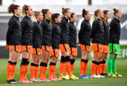 Op oranjeleeuwinnen opstelling 6075b67dac66e