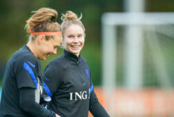 Op sisca folkertsma lize kop oranjeleeuwinnen 5fbd2575ecfa0