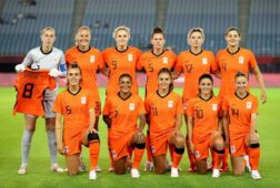 Oranjeleeuwinnenos 60f95dff85b0b