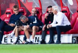 Fred Rutten met Ruud van Nistelrooij en Andre Ooijer