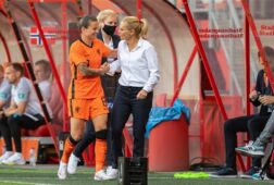 Sherida Spitse en Sarina Wiegman