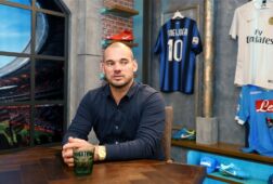 Wesley Sneijder in de studio van Voetbal International