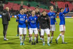 FC Twente-spelers vieren de zege tegen NEC in Nijmegen