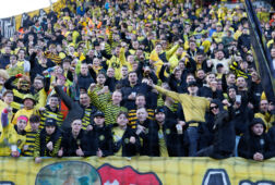 NAC Breda-fans in het uitvak bij FC Utrecht