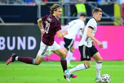 Uldrikiskroos 612e37222725a