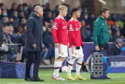 Donny van de Beek krijgt complimenten van Luke Shaw
