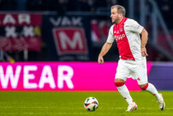 Van der Vaart in actie bij de Ajax Legends