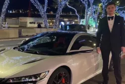 Max Verstappen bij zijn Honda
