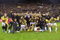 Vitesse viert een Europese zege met de fans