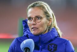 Sarina Wiegman als bondscoach van de Oranje Leeuwinnen