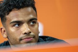 Wijndal op de persconferentie van het Nederlands elftal