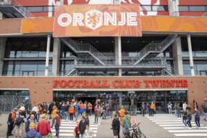 De Grolsch Veste kleurt oranje