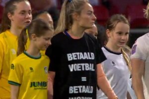 "Betaald voetbal = betaald worden"