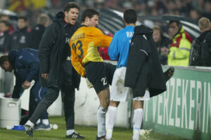 Ronald Waterreus (in het geel) baalt