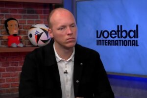 Lentin Goodijk in de studio van Voetbal International