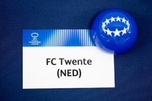 FC Twente bij de loting van de UEFA Women's Champions League
