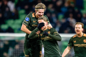 Jesper Karlsson (FC Utrecht) juicht na zijn goal tegen FC Groningen