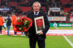 Kick van der Vall is benoemd tot erelid van FC Twente